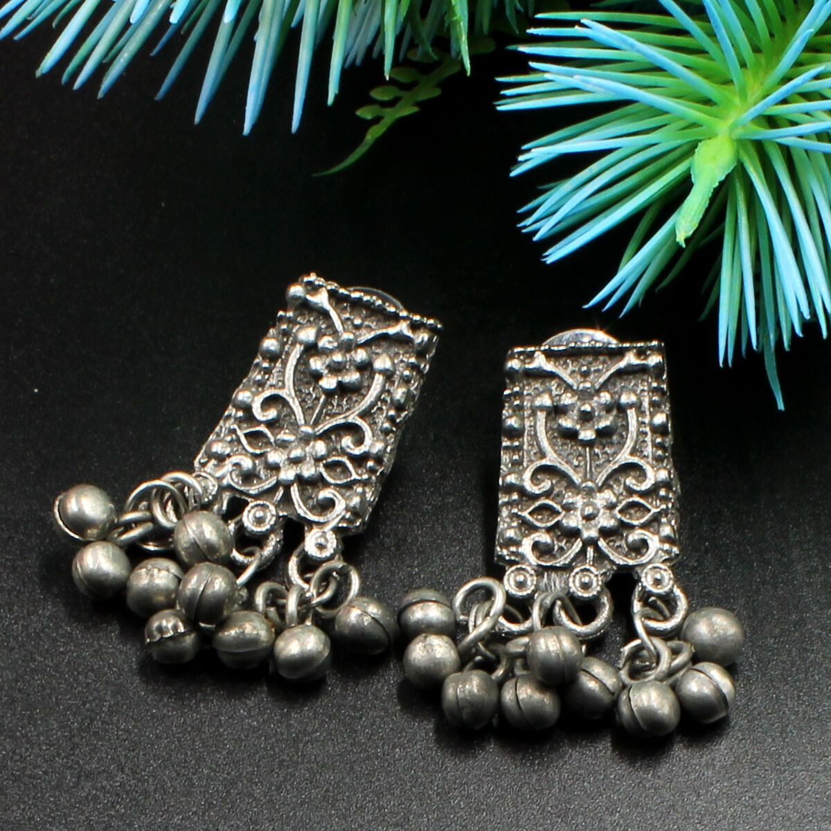 Stunning Black Metal Short Necklace Set