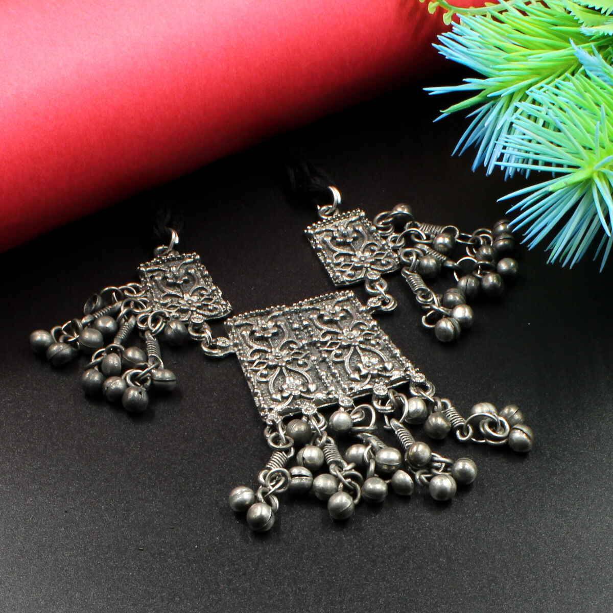 Stunning Black Metal Short Necklace Set