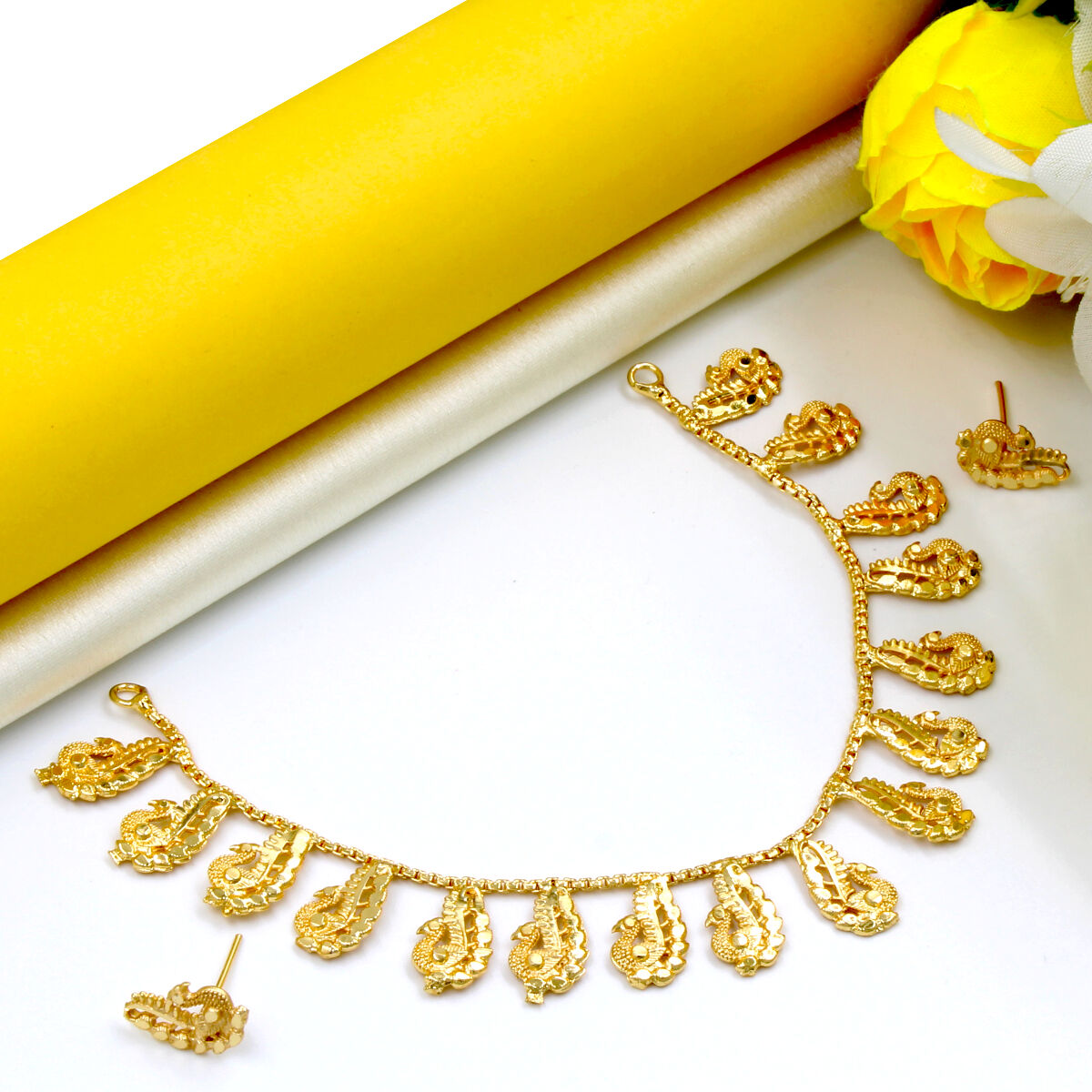 Orlenna Sleek Gold Plated Short Necklace Set